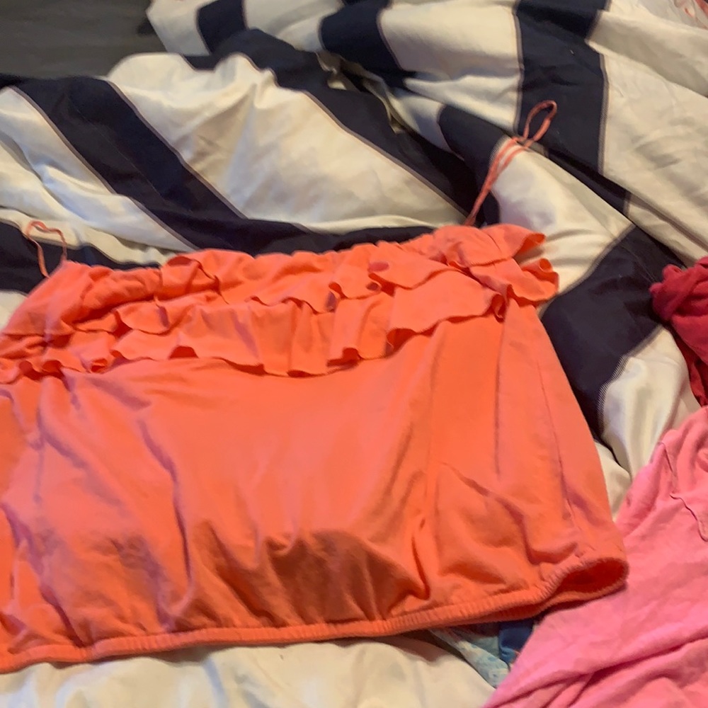 I’m selling a pick i think shirt